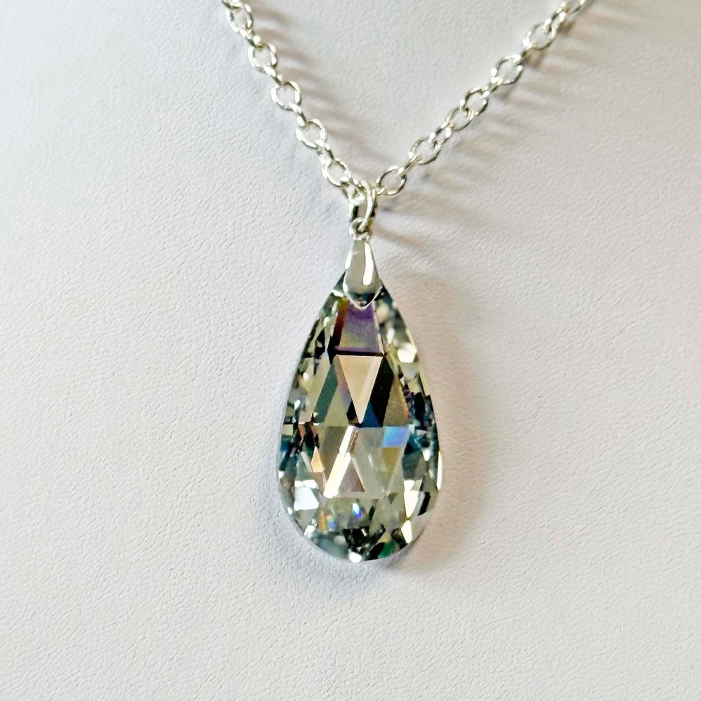 3 PCE SET, LARGE 1 ½ in.  GENUINE CRYSTAL NECKLACE & MATCHING EARRINGS, by SHAY,